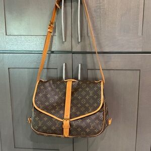 Louis Vuitton Saumur Monogram Canvas 35 GM - Great Travel Bag